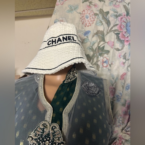 CHANEL Ivory Textured Bucket Hat - Picture 4 of 9